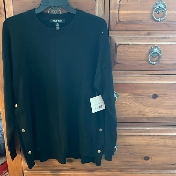 NWT Ellen Tracy Women’s Black Crew Neck Sweater With Button Detail Size Medium - Picture 1 of 8